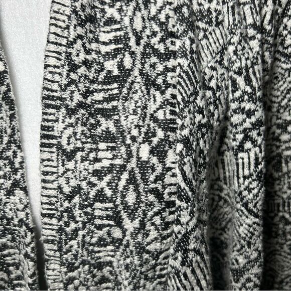 Ariat Women’s Large Black White Long Sleeve Cardigan Asymmetrical Hem Western - Picture 4 of 9